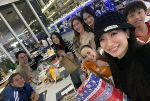 Katreeya English Instagram - “Pre-Christmas/New Year” dinner, and gift swapping, with my besties and their families🥰Luv ya!!❤️🎁🎄 Wish you were here @jennyavafah Miss you heaps!! #2002ratreeforever #2002ratree #2002ราตรี #bffs #bffsforever