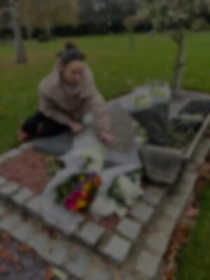Katreeya English Instagram - I’m so glad I had the opportunity to go back to UK, for work, and was able to visit my Dad’s (and grandparents’) resting place, with my Besties🫶🏻🙏🏻🥹 Unfortunately, Mum and Chris couldn’t come along too..
Happy Birthday Dad (28th November)🎂 We miss you so so much and you are always in our hearts❤️ Thank you my Besties/family, Peter, Nadear and Simon, for being a part of this journey! Love you all🙏🏻❤️ #happybirthdaydad #missyoudad #lifesjourney #bffs