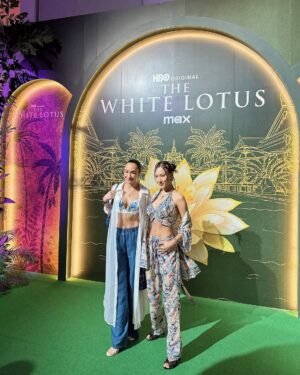 Katreeya English Instagram - My Galentine! ไม่ได้นัดกันแต่งตัว… แต่คืออะไรเอ่ยยยยย !? #GreatMindsThinkAlike @katreeya_e #TheWhiteLotus #HBO @streamonmaxth @thewhitelotus