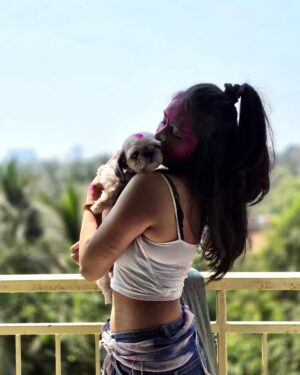 Kaushiki Rathore Instagram - Here’s to a Holi filled with love, laughter, and the special bond we share as a family
Happy holi to all😘😘😘