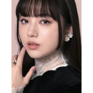 Kaya Kiyohara Instagram - 雑誌「25ans」　2025年3月号
⁡
春らしい軽やかさたっぷりな
お洋服を纏わせていただきました。
⁡
春に向かうトキメキを皆さまと共有出来たら
嬉しいです☺︎
⁡
.
#25ans