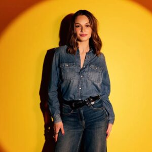 Kayla Wallace Instagram - Kayla Wallace

Landman press at Scad

Hair: me
Makeup: @edwardcruz 

@imkaylawallace @tmgla #landman #kaylawallace photo: Getty Images