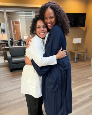 Kellee Stewart Instagram - There’s YEARS of friendship and a #doc baby bump hidden in this pic!😍 NOTHING feels better than getting to play with my BRILLIANT sister @amirahvannofficial !! Tune in TONIGHT! 9pm EST @doconfoxtv (literally my new favorite show!) #fox  #tonight