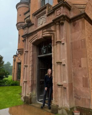 Kelley Jakle Instagram - As this season of @thetraitors.us concludes, so does my reminiscing of this most magical trip to Scotland with my lassies. A forever thank you to @peacock for letting us romp around castles and grounds, explore (and plunge into) Loch Ness, and live out our best and most treacherous (@chrissiefit 👀) dreams. 🖤#peacockpartner