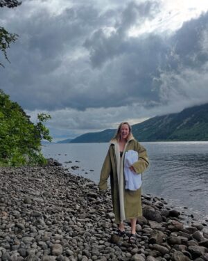 Kelley Jakle Instagram - As this season of @thetraitors.us concludes, so does my reminiscing of this most magical trip to Scotland with my lassies. A forever thank you to @peacock for letting us romp around castles and grounds, explore (and plunge into) Loch Ness, and live out our best and most treacherous (@chrissiefit 👀) dreams. 🖤#peacockpartner