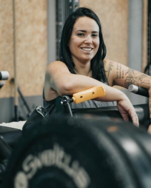 Kelly Helard Instagram - 🏋️‍♂️ -10KG, C’EST FAIT ! 🚀

Ça y est, j’ai franchi la barre des -10 kilos ! 🔥 Comme quoi, avec un bon entourage, un bon coach, une bonne alimentation et beaucoup de détermination, tout est possible.

Le chemin n’a pas été simple : entre les semaines de maladie et les tournages, il y a eu des hauts et des bas… mais on est toujours là 💪 Maintenant, cap sur mon objectif final pour le 31 mars 🎯

Un immense merci à Alex pour sa patience (oui, je sais, je suis relou 😅), mais surtout pour avoir toujours cru en moi ! 🙌

On continue, let’s gooo 🚀 #Transformation #ObjectifEnCours #OnLâcheRien #collaboration