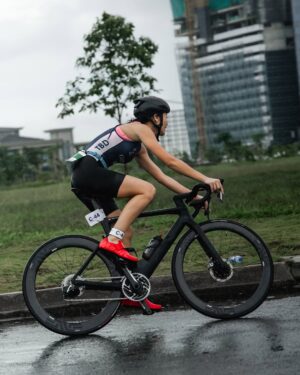 Kelly Tandiono Instagram - The sports that I fell in love since 2014 TRIATHLON ♥️
So happy to do my first tri race in 2025 and won Podium 2 on Master A series @trisportseries 💪
.
Thank you for the awesome pics @chita_zen @foto.dimanaaja @spottlejkt 
.
Always my favorite running shoes @pumaindonesia @pumarunning the latest Elite Deviate Nitro 3 
.
#Triathon #SwimBikeRun #TriLife #Triathlete #KellyTandiono