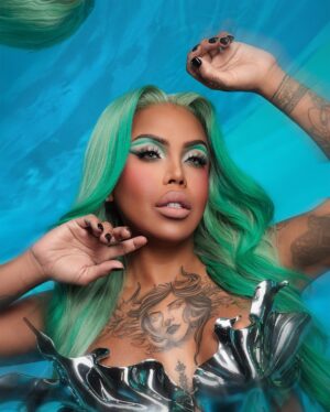 Kenya Michaels Instagram - Peluka Lab 🐚 Underwater 

“Sé como el agua: Flexible, Fuerte e Imparable” 🌊

🫧Custom Human Hair Unit @peluka_lab 
🫧Makeup @makeup_by_jireh 
🫧Photography @_leo_santiago_

Hair Color using @matrix So color cult