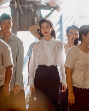 Khemanit Jamikorn Instagram - ดิฉันชื่อ ”ชมนาด“ หรือเรียกสั้นๆว่า “คุณชม” ค่ะ 🤍
.
.
.
#panpanworkmode #มหกรรมมนุษย์