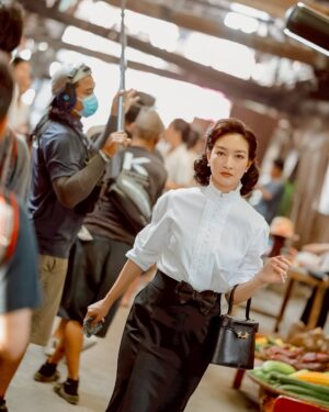 Khemanit Jamikorn Instagram - ดิฉันชื่อ ”ชมนาด“ หรือเรียกสั้นๆว่า “คุณชม” ค่ะ 🤍
.
.
.
#panpanworkmode #มหกรรมมนุษย์
