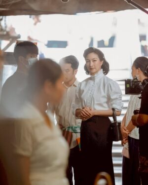 Khemanit Jamikorn Instagram - ดิฉันชื่อ ”ชมนาด“ หรือเรียกสั้นๆว่า “คุณชม” ค่ะ 🤍
.
.
.
#panpanworkmode #มหกรรมมนุษย์