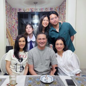 Khemupsorn Sirisukha Instagram - Family matters🤗♥️♥️♥️♥️♥️ หลานชายคนโตกลับมา หลานชายแฝดติดภารกิจหายไป แล้วจะพร้อมหน้าพร้อมตากันเมื่อใด 😅 #ด้วยความรักกกกกและคิดถึงงงงงงมากกกก