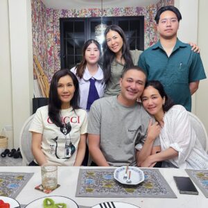 Khemupsorn Sirisukha Instagram - Family matters🤗♥️♥️♥️♥️♥️ หลานชายคนโตกลับมา หลานชายแฝดติดภารกิจหายไป แล้วจะพร้อมหน้าพร้อมตากันเมื่อใด 😅 #ด้วยความรักกกกกและคิดถึงงงงงงมากกกก