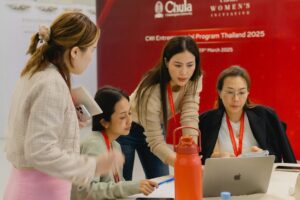 Khemupsorn Sirisukha Instagram - Cartier Women’s Initiative: CWI Entrepreneurial Program Thailand 2025♥️♥️♥️ ที่ทาง CWI ได้ร่วมกับจุฬาลงกรณ์มหาวิทยาลัย จัดการฝึกอบรมหลักสูตรสำหรับผู้ประกอบการหญิงค่ะ 🥹👍🏻🌟✨👏🏻♥️🤗🥰

เชอรี่ได้เข้ารับการอบรมมาหลายสัปดาห์แล้วขอบอกเลยว่าเป็นหลักสูตรที่เป็นประโยชน์กับผู้ประกอบการอย่างเชอรี่มากๆ ค่ะ ชอบมากกกกกกกๆ ค่ะ 🥹👍🏻♥️✨ ต้องขอขอบพระคุณอาจารย์หนึ่ง รศ.ดร. ปรีชญา สิทธิพันธุ์ ที่ออกแบบหลักสูตรได้ดีมากๆ เลยค่ะ วิทยากรแต่ละท่านที่คัดสรรมาสุดยอดมากๆ 
ค่ะ ได้เรียนรู้ในหลากหลายมิติ สำหรับองค์ความรู้ในการเป็นผู้ประกอบการที่จะนำพาธุรกิจให้เติบโตแข็งแรง เพื่อที่จะสร้างผลกระทบเชิงบวกได้ยิ่งๆ ขึ้นไป โดยเฉพาะอย่างยิ่งเรื่อง Finance ที่เชอรี่เองแอบหนีมาตลอดเลยค่าา แฮ่😅😅😅

แต่พอได้เรียนกลับรู้สึกว่าไฟแนนซ์เป็นเรื่องที่ไม่ได้ยากอย่างที่คิดไว้ และเป็นประโยชน์ และสำคัญจำเป็นมากๆ สำหรับเจ้าของธุรกิจ จำเป็นที่จะมีความรู้ความเข้าใจเรื่องการเงิน การลงทุนอย่างน้อยในระดับพื้นฐาน 

สุดยอดจริงๆ ค่ะ 🥹👍🏻👏🏻👏🏻👏🏻♥️♥️♥️ 
ปีนี้ประเทศไทยเป็นเจ้าภาพในการจัด CWI ด้วยนะคะ สำหรับผู้หญิงท่านไหนที่สนใจสมัครขอทุน เตรียมตัวรอฟังรายละเอียดการสมัครได้เลยนะคะ เร็วๆ นี้ค่า 🥹🤗♥️♥️♥️🚀🌟✨🥰

#ChulaXCartierWomensInitiative
#CWIThailand 
#CartierWomensInitiative