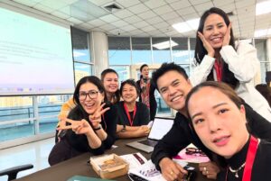 Khemupsorn Sirisukha Instagram - Cartier Women’s Initiative: CWI Entrepreneurial Program Thailand 2025♥️♥️♥️ ที่ทาง CWI ได้ร่วมกับจุฬาลงกรณ์มหาวิทยาลัย จัดการฝึกอบรมหลักสูตรสำหรับผู้ประกอบการหญิงค่ะ 🥹👍🏻🌟✨👏🏻♥️🤗🥰

เชอรี่ได้เข้ารับการอบรมมาหลายสัปดาห์แล้วขอบอกเลยว่าเป็นหลักสูตรที่เป็นประโยชน์กับผู้ประกอบการอย่างเชอรี่มากๆ ค่ะ ชอบมากกกกกกกๆ ค่ะ 🥹👍🏻♥️✨ ต้องขอขอบพระคุณอาจารย์หนึ่ง รศ.ดร. ปรีชญา สิทธิพันธุ์ ที่ออกแบบหลักสูตรได้ดีมากๆ เลยค่ะ วิทยากรแต่ละท่านที่คัดสรรมาสุดยอดมากๆ 
ค่ะ ได้เรียนรู้ในหลากหลายมิติ สำหรับองค์ความรู้ในการเป็นผู้ประกอบการที่จะนำพาธุรกิจให้เติบโตแข็งแรง เพื่อที่จะสร้างผลกระทบเชิงบวกได้ยิ่งๆ ขึ้นไป โดยเฉพาะอย่างยิ่งเรื่อง Finance ที่เชอรี่เองแอบหนีมาตลอดเลยค่าา แฮ่😅😅😅

แต่พอได้เรียนกลับรู้สึกว่าไฟแนนซ์เป็นเรื่องที่ไม่ได้ยากอย่างที่คิดไว้ และเป็นประโยชน์ และสำคัญจำเป็นมากๆ สำหรับเจ้าของธุรกิจ จำเป็นที่จะมีความรู้ความเข้าใจเรื่องการเงิน การลงทุนอย่างน้อยในระดับพื้นฐาน 

สุดยอดจริงๆ ค่ะ 🥹👍🏻👏🏻👏🏻👏🏻♥️♥️♥️ 
ปีนี้ประเทศไทยเป็นเจ้าภาพในการจัด CWI ด้วยนะคะ สำหรับผู้หญิงท่านไหนที่สนใจสมัครขอทุน เตรียมตัวรอฟังรายละเอียดการสมัครได้เลยนะคะ เร็วๆ นี้ค่า 🥹🤗♥️♥️♥️🚀🌟✨🥰

#ChulaXCartierWomensInitiative
#CWIThailand 
#CartierWomensInitiative