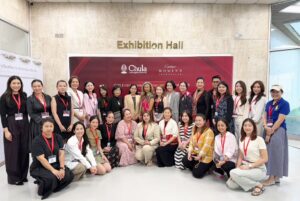 Khemupsorn Sirisukha Instagram - Cartier Women’s Initiative: CWI Entrepreneurial Program Thailand 2025♥️♥️♥️ ที่ทาง CWI ได้ร่วมกับจุฬาลงกรณ์มหาวิทยาลัย จัดการฝึกอบรมหลักสูตรสำหรับผู้ประกอบการหญิงค่ะ 🥹👍🏻🌟✨👏🏻♥️🤗🥰

เชอรี่ได้เข้ารับการอบรมมาหลายสัปดาห์แล้วขอบอกเลยว่าเป็นหลักสูตรที่เป็นประโยชน์กับผู้ประกอบการอย่างเชอรี่มากๆ ค่ะ ชอบมากกกกกกกๆ ค่ะ 🥹👍🏻♥️✨ ต้องขอขอบพระคุณอาจารย์หนึ่ง รศ.ดร. ปรีชญา สิทธิพันธุ์ ที่ออกแบบหลักสูตรได้ดีมากๆ เลยค่ะ วิทยากรแต่ละท่านที่คัดสรรมาสุดยอดมากๆ 
ค่ะ ได้เรียนรู้ในหลากหลายมิติ สำหรับองค์ความรู้ในการเป็นผู้ประกอบการที่จะนำพาธุรกิจให้เติบโตแข็งแรง เพื่อที่จะสร้างผลกระทบเชิงบวกได้ยิ่งๆ ขึ้นไป โดยเฉพาะอย่างยิ่งเรื่อง Finance ที่เชอรี่เองแอบหนีมาตลอดเลยค่าา แฮ่😅😅😅

แต่พอได้เรียนกลับรู้สึกว่าไฟแนนซ์เป็นเรื่องที่ไม่ได้ยากอย่างที่คิดไว้ และเป็นประโยชน์ และสำคัญจำเป็นมากๆ สำหรับเจ้าของธุรกิจ จำเป็นที่จะมีความรู้ความเข้าใจเรื่องการเงิน การลงทุนอย่างน้อยในระดับพื้นฐาน 

สุดยอดจริงๆ ค่ะ 🥹👍🏻👏🏻👏🏻👏🏻♥️♥️♥️ 
ปีนี้ประเทศไทยเป็นเจ้าภาพในการจัด CWI ด้วยนะคะ สำหรับผู้หญิงท่านไหนที่สนใจสมัครขอทุน เตรียมตัวรอฟังรายละเอียดการสมัครได้เลยนะคะ เร็วๆ นี้ค่า 🥹🤗♥️♥️♥️🚀🌟✨🥰

#ChulaXCartierWomensInitiative
#CWIThailand 
#CartierWomensInitiative