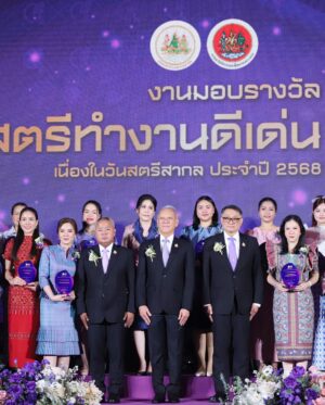 Khemupsorn Sirisukha Instagram - ขอบคุณสำหรับรางวัลสตรีทำงานดีเด่นฉลองวันสตรีสากลในปีนี้นะคะ Happy International Women’s Day! ค่าาาา 🤗♥️🙌🏻🌟✨

วันนี้ตารางแน่นมากค่า ติดเรียนไปครึ่งค่อนวัน และภารกิจอีกล้นหลามเลยมาแฮปปี้ช้าไปนิดนะคะ 😁

ขอบคุณสำหรับรางวัลสตรีทำงานดีเด่นประจำปี 2568 จากกระทรวงแรงงานค่ะ ขอแสดงความยินดีกับสตรีผู้เข้ารับรางวัลทุกท่าน ทั้งหมด 30 ท่านด้วยนะคะ 🤗♥️🙌🏻👏🏻🌟✨

บทบาทผู้หญิงในสังคมปัจจุบันมีความสำคัญมากยิ่งขึ้นในหลากหลายองค์กรและแทบจะในทุกสถาบันของสังคม เชอรี่เชื่อว่าด้วยพลังของผู้หญิงทุกคนที่ร่วมกันขับเคลื่อนเพื่อพัฒนาสังคมให้ดียิ่งขึ้น จะสร้างผลกระทบเชิงบวกได้เพิ่มมากขึ้นเรื่อยๆ อย่างแน่นอนค่ะ 🥹🙌🏻♥️✨

ผ้าไหมแพรวาเก่าเก็บของคุณแม่ได้มีโอกาสตัดเป็นชุดในที่สุด ดีใจมากเลยค่า 😍🥰♥️ #YouKnowWhatImWearing
Jewellery Watch & Bag @cartier #cartierthailand
Makeup @armytoast 
Hair @teethory 

ขอบคุณทุกๆ กำลังใจและความยินดีด้วยนะคะ สัญญาว่าจะตั้งใจทำงานเพื่อสร้างผลกระทบเชิงบวกให้ยิ่งๆ ขึ้นไปค่ะ 🥰✌🏻🤝🙌🏻♥️🌟✨

ขอบคุณเจ้าของรูปและคลิปด้วยนะคะ🤗♥️