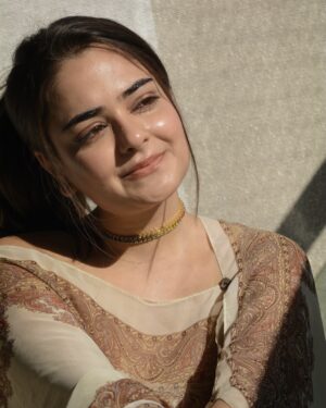 Khushi Mishra Instagram - Light And Shadow🌤️
.
.
.
📸: @soulfulexposure 
Jewellery: @mettaheirlooms