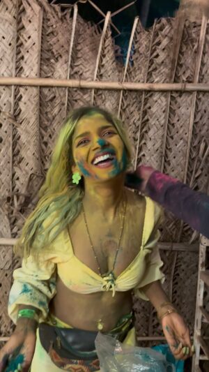 Khyati Shree Instagram - The security guys at the Holi party recognised me. One of them has a gym in Arambol and his abs made it clear he is a gym bro. I am looking forward to meet them again for an amazing workout session 🩵