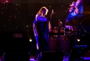 Kika Edgar Instagram - Cada escenario tiene su hermosa magia! Gracias por seguir permitiéndome llegar a sus corazones! 
Nos vemos en Teatro Metropolitan CDMX el 3 de mayo! Venta por @ticketmaster_mx ❤️💕💃🏻🎶