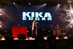 Kika Edgar Instagram - Cada escenario tiene su hermosa magia! Gracias por seguir permitiéndome llegar a sus corazones! 
Nos vemos en Teatro Metropolitan CDMX el 3 de mayo! Venta por @ticketmaster_mx ❤️💕💃🏻🎶
