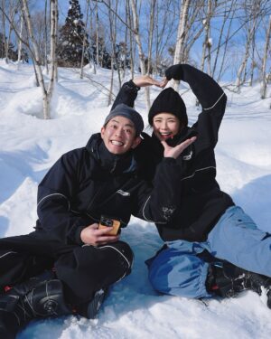 Kiki Lin Instagram - 這趟日本之旅
我的快樂指數超越100分
終於有空來發發照片
這次旅遊都沒花任何時間整理與分享照片
第一次如此專注在旅程感覺真好
2025225㊗️韓宜邦生日快樂💝
還有他說的求婚紀念日快樂
（雖然韓先生只記錄了我睡覺的影片(^_^*)🔪）

#接下來有好多好多照片可以分享
#耶
#拖延症請離開
#我愛雪地我愛日本