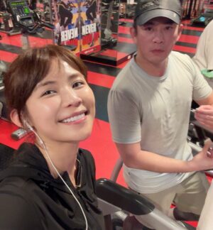 Kiki Lin Instagram - 情人節做什麼？
兩個都吃胖胖
運動吧😆

#你的表情還好嗎
#今年先放過你