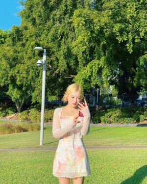 Kim Ha-ram Instagram - 🌴☀️🍀🌳☁️💚