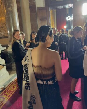 Kim Min-ha Instagram - I don't think I can get asleep tonight. It was the most beautiful 4pm in London. Thank you so much @simonerocha_ 🩷