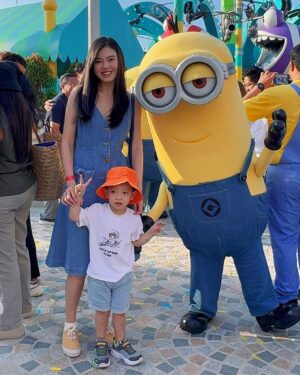 Kimberly Chia Instagram - Brought my minions to Minion Land!! 😛🍌