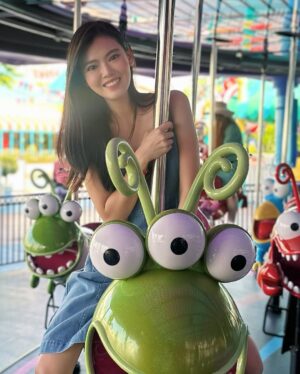 Kimberly Chia Instagram - Brought my minions to Minion Land!! 😛🍌