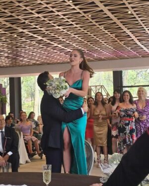 Kimberly Dos Ramos Instagram - Mi Angellí 👰🏼❤️ siendo felíz en su boda civil ⁣
con el Pepe Emilio en @vivirdeamorof ♥️👏🏻🥳.! ⁣
Que tal la boda , les gustó😏🥰???? ⁣
Mucho bailongooooo 🎵 💃🏼 🕺.⁣
⁣
El vestido 👗 y el #outfit azul de Angellí me encantooo 😍. ⁣
⁣
La 📸 #8 yoooo siendo yooooo 🤣😂 ! ⁣
⁣
Gracias a todos por tanto cariño y amor en los últimos capítulos 🥲🥹 ♥️🙏🏻. ⁣
⁣
#vivirdeamor #novela #amor #mexico #josgelli .⁣