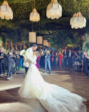 Kimberly Dos Ramos Instagram - Boda especial llena de mucho amor ♾️ ❤️ …
❤️#SofiayPablo ❤️.
30.11.2024 ✨.

Red dress🔥: @tabja .

Les gustó el vestido ? Yo lo amé 😍😏.
