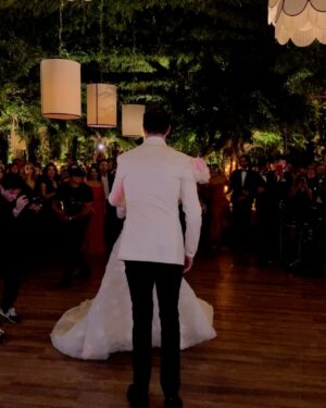 Kimberly Dos Ramos Instagram - Boda especial llena de mucho amor ♾️ ❤️ …
❤️#SofiayPablo ❤️.
30.11.2024 ✨.

Red dress🔥: @tabja .

Les gustó el vestido ? Yo lo amé 😍😏.