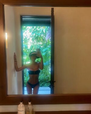 Kimberly Dos Ramos Instagram - Si buenasssss ☀️😏…. ⁣
Un poquito de mi fin de semana en fotos 📸 y un video ⓎⓄ siendo ⓎⓄ🎵 😝 claro que si 👙 🏝️ .!⁣
#playa #sol #arena #bikini #weekend .