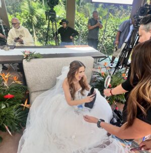 Kimberly Dos Ramos Instagram - Foticos y videos que les debía de la boda de mi Angellí y Pepe Emilio en @vivirdeamorof ❤️😍☺️. ⁣
⁣
Hoy no se pueden perder el capítulo final de esta linda historia por @univision ❤️🙏🏻 gracias por el cariño y el apoyo .⁣
⁣
•📸 #1 felíz y casi lista para 🎥 las escenas .⁣
•📸 #2 con el vestido de novia que me gustó mucho ❤️ y que creo que es mi boda #19 🧐peeero en las novelas 🤣. ⁣
•📸 #3,4 y 5 lo bien que la pasamos grabando esas escenas con @emmanuelpalomares 🤪.⁣
•📸 #6 con nuestro director antes del 5 y acción 🎥.⁣
•📸 #7 con mi @amairaniromerogu que amo y adoro ❤️.⁣
•📸 #8 con las guapasss y talentosas 🔝@eugeniacauduromx @mariluzbermudez1 y @amairaniromerogu ❤️🙏🏻.⁣
•📸 #9 un video con el mini Pepe Emilio 😍 que niño tan hermoso. ⁣
•📸 #10 el video después de la boda y lista para la 🌙 de 🍯😂 ( hora del video: 12 de la noche gracias 🥲 fuè un día largo pero divertido). ⁣
•📸 #11  mis caras  y yo 😂🤷🏼‍♀️. 
 Que tal las fotos ❤️ les gustó ???.

#pictures #mexico #vivirdeamor  #bride #novela #boda #honeymoon .