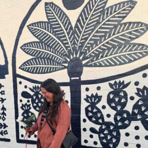Kimberly McCullough Instagram - It’s the simple things 🌺photo @moramistudio