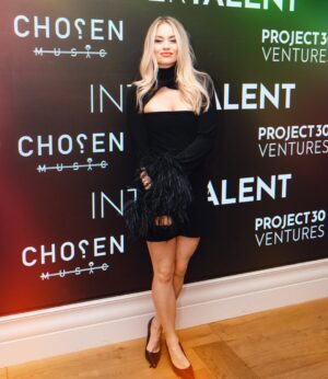 Kimberly Wyatt Instagram - The future’s looking bright… ✨ Grateful for my incredible team at @intertalentgroup and so many exciting things in the works. Always a pleasure to be in a room full of talent at the annual @bafta brunch!

Loved grabbing a little moment for a selfie with the brilliant women of Inter—each thriving in our own lane. #BAFTA #InterTalent #Grateful