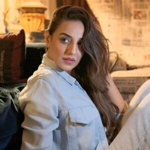 Kinza Razzak Instagram - Unapologetically Me! 🙋🏽‍♀️🩵

…

….
📸: Thank you @usmanahmedd  for being so gracious