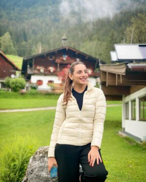 Kinza Razzak Instagram - You’re worth the climb ⛰️ 

..
..
#dontwanttoleave #austria #mountains