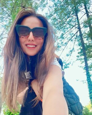 Kinza Razzak Instagram - Getting nurtured by nature 🌴☀️