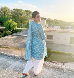 Kinza Razzak Instagram - Peek a boo! I see you
🌿☘️🌤️