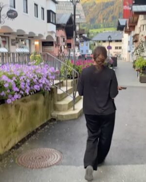 Kinza Razzak Instagram - Streets and stories 😍🌱🌸

..
…
…..
……
#insta #travel #austria