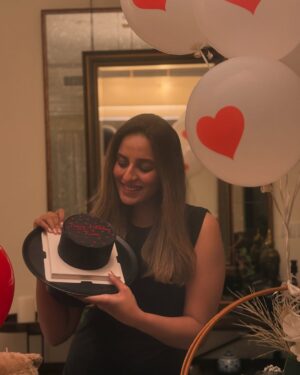 Kinza Razzak Instagram - Message of gratitude for each one of you for your time, words, actions and gestures, that filled my heart with utmost joy and contentment.
I’m blessed to have such amazing people in my life. 🧿
Thank you for gracing my day with happiness and making me feel truly special.♥️
Love , love and just some more love🫶🏼🫶🏼🫶🏼