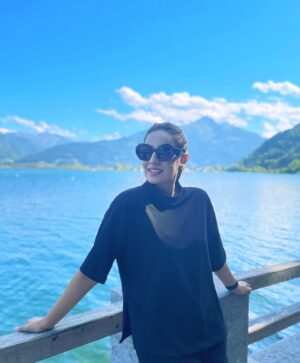 Kinza Razzak Instagram - White cotton candy skies 🍭☁️

…
…..
…..
#photooftheday #austria
