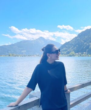 Kinza Razzak Instagram - White cotton candy skies 🍭☁️

…
…..
…..
#photooftheday #austria