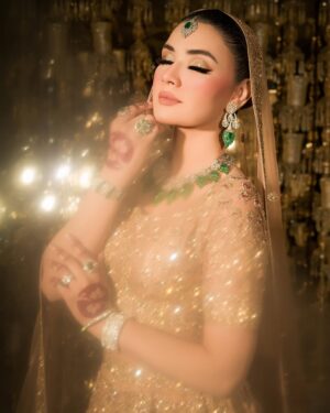 Kiran Haq Instagram - Beauty ❤️✨ @kiranhaqofficial for @minahilandzouhaofficial 
Amazing work by @bilalsaeedphotography 
Jewels by @farhatalijewellers