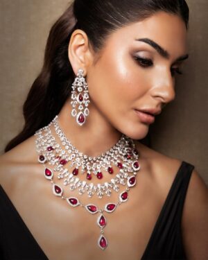 Kiran Malik Instagram - KIRAN MALIK X HAZOORILAL LEGACY 

Stepping into a world of timeless elegance as we unveil a curated selection of India’s finest luxury jewelry at Hazoorilal Legacy Jewellers’ first international flagship store at Dubai Hills Mall

Outfit @farazmanan 
Jewelry @hazoorilallegacy 
PR @therashmibalani 
Design @we.design.global 
MUA @manleen_makeupartist 
Hair @makeupandhairbyzara 
📸 @fahadeedotcom