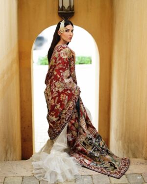 Kiran Malik Instagram - 1 look, 2 ways by @nidaazweratelier debuting her new collection showcasing at her exhibition in Dubai on Thursday. Details below 🤎

Date: Thurs, Feb 20th 
Time: 11-7pm 
Location: Address Montgomerie Dubai

📸 @sharmeenkhanphotography 

#kiranmalik #nidaazwer #styletricksbyk #dubai