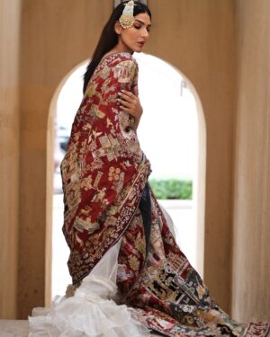 Kiran Malik Instagram - 1 look, 2 ways by @nidaazweratelier debuting her new collection showcasing at her exhibition in Dubai on Thursday. Details below 🤎

Date: Thurs, Feb 20th 
Time: 11-7pm 
Location: Address Montgomerie Dubai

📸 @sharmeenkhanphotography 

#kiranmalik #nidaazwer #styletricksbyk #dubai